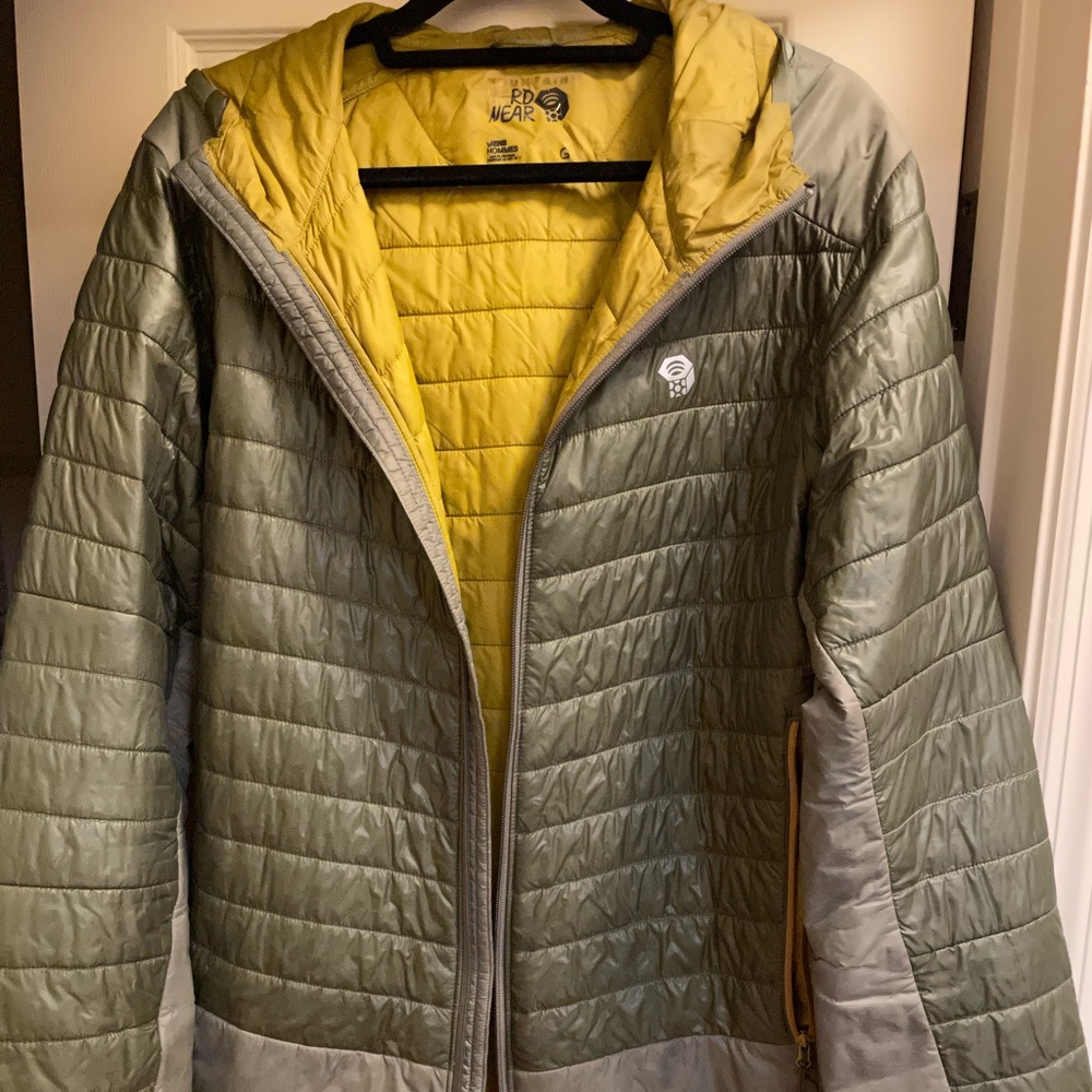 Mountain Hardware light puffer with hood